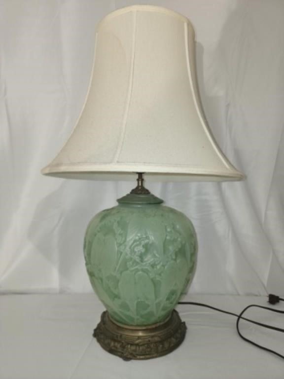Fantastic Lalique perruches lamp working