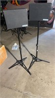 Pair of non powered ampliVox speakers with a pair