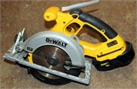 Dewalt DC390 4-1/2" Cordless Circular Saw