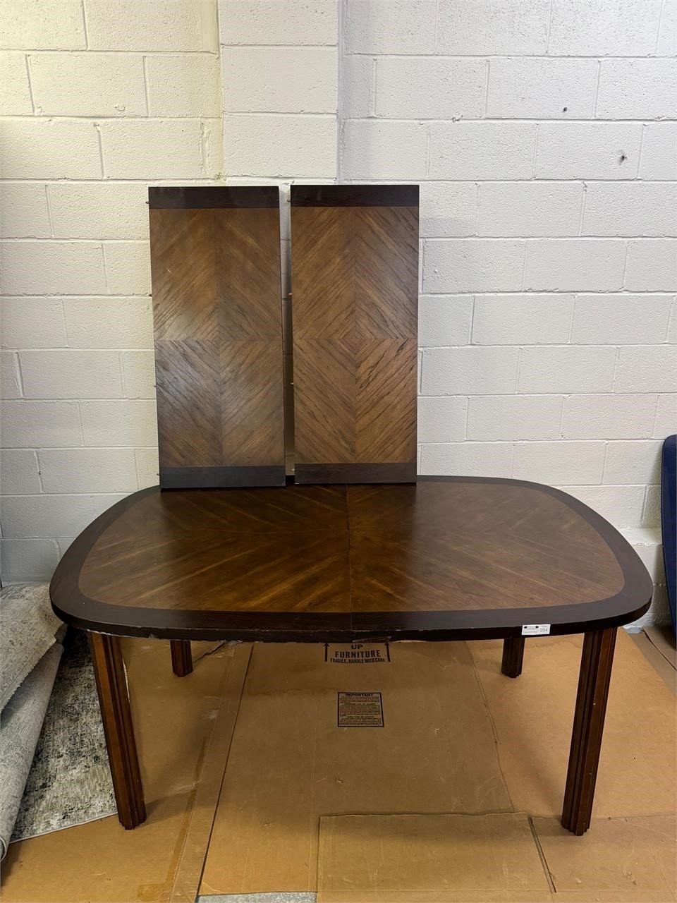 Contemporary Dining Table w/ 2 Leaves