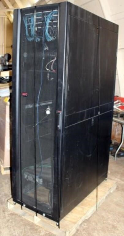 APC Computer Server Cabinet