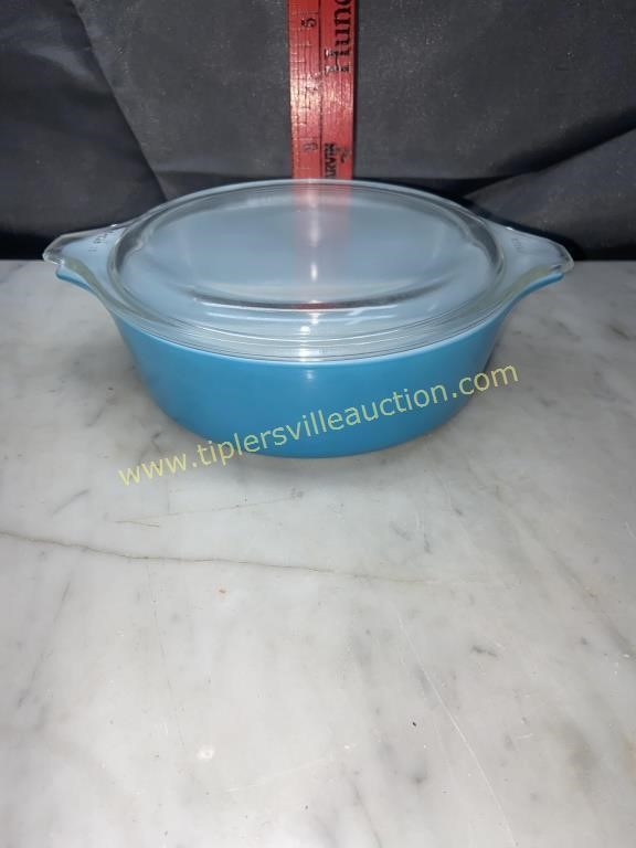 Blue pyrex 1pt bowl with lid