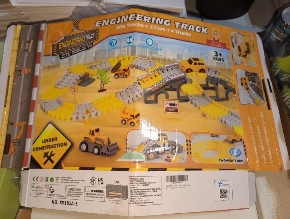 Engineering Track, 2 cars & 4 truck set