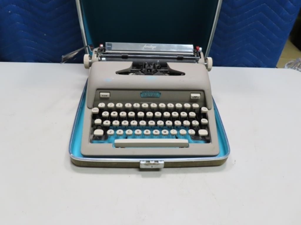 vintage ROYAL Turquoise Manual Typewriter AS IS