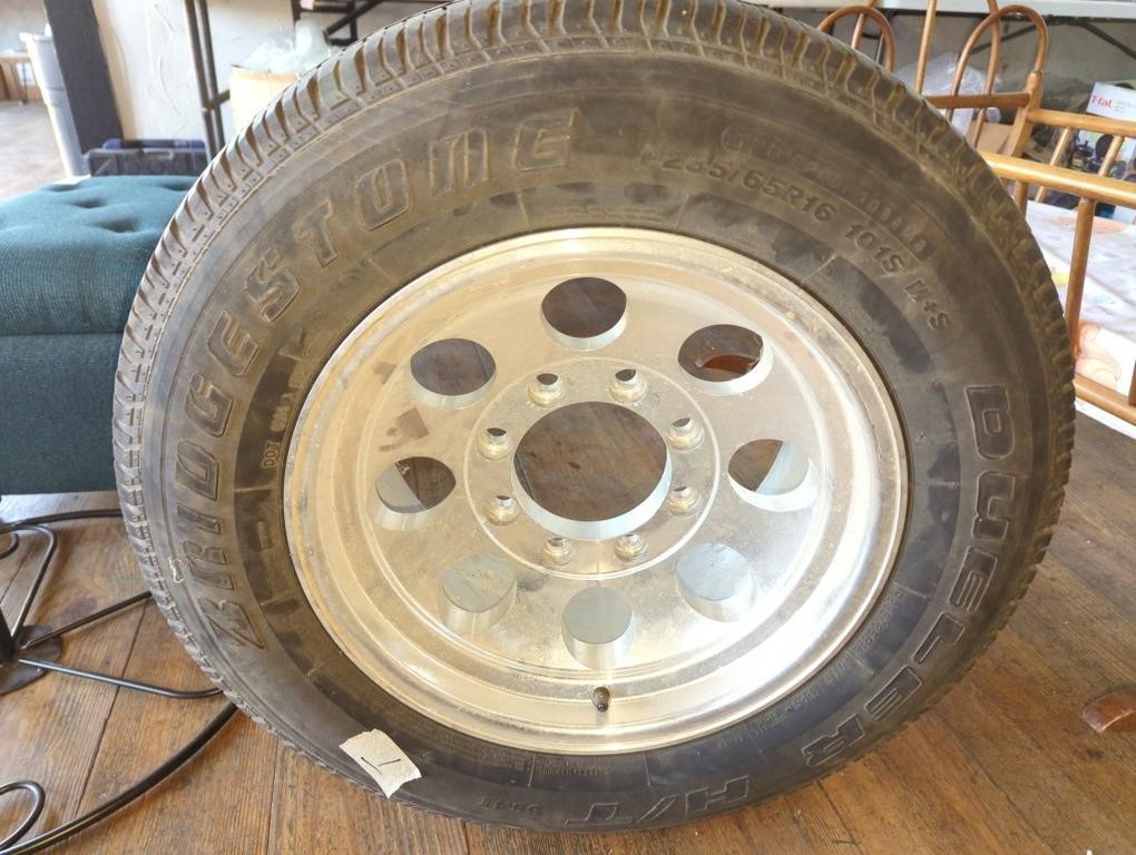 Aluminum 8 hole rim/tire size 235/65 R16 vintage