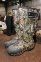 Size 9  Itasca Camo Rubber Boots