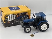 New Holland 8260 Toy Farmer 1/16 scale