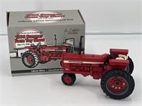International 856 1996 Farm Toy Show 1/16 scale