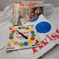 Twister with spinner and pad