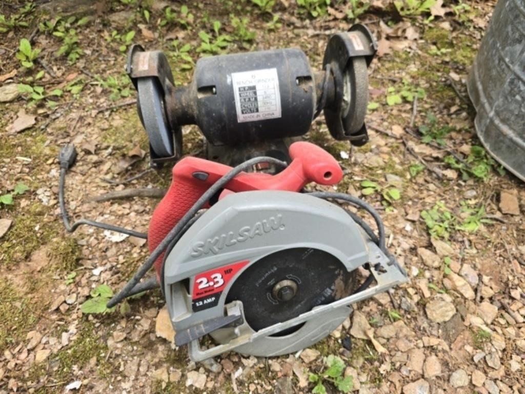 Lot of a skil saw and grinder
