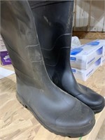 New Size 9 Mud Boots