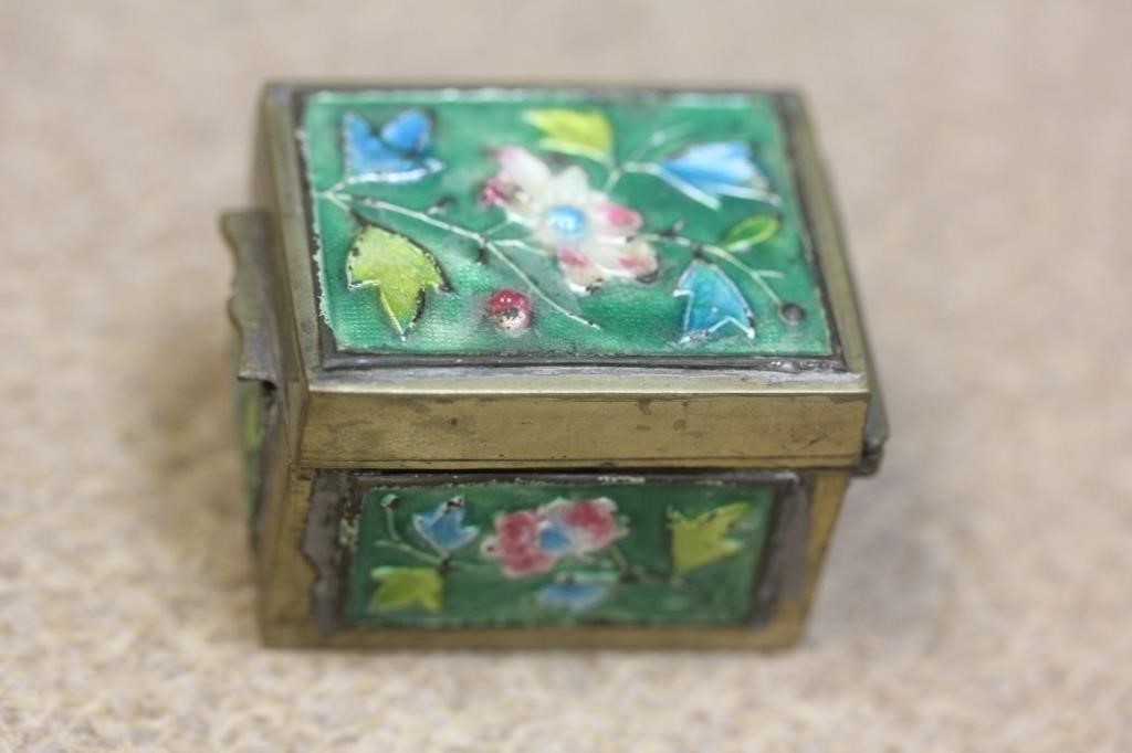 Vintage Chinese Enamel Pill Box