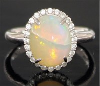 18kt Gold 2.64 ct Natural Opal & Diamond Ring