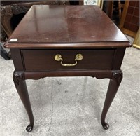 Thomasville Co. Cherry Queen Anne Side Table