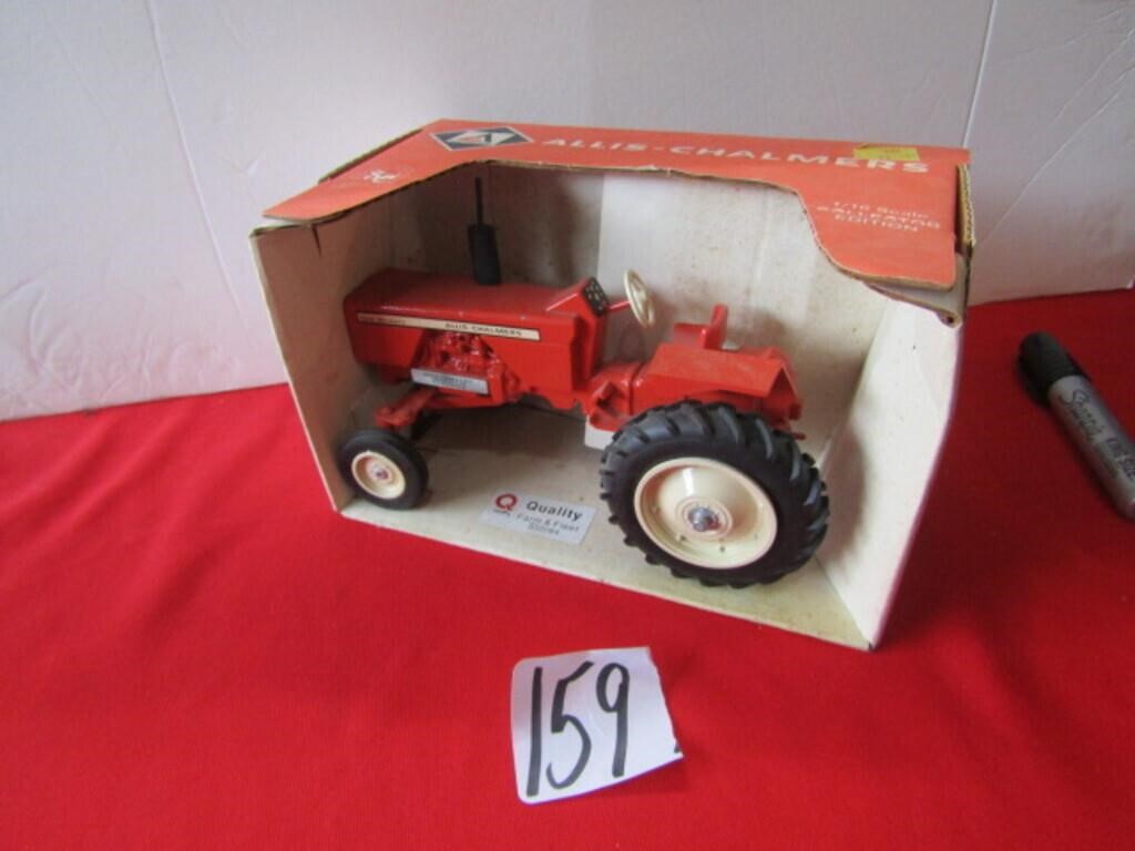 ALLIS CHALMERS 170 1/16 SCALE TOY TRACTOR W/ BOX-L