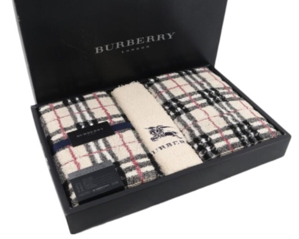 Burberry Tan & Red Nova Check Towel Set