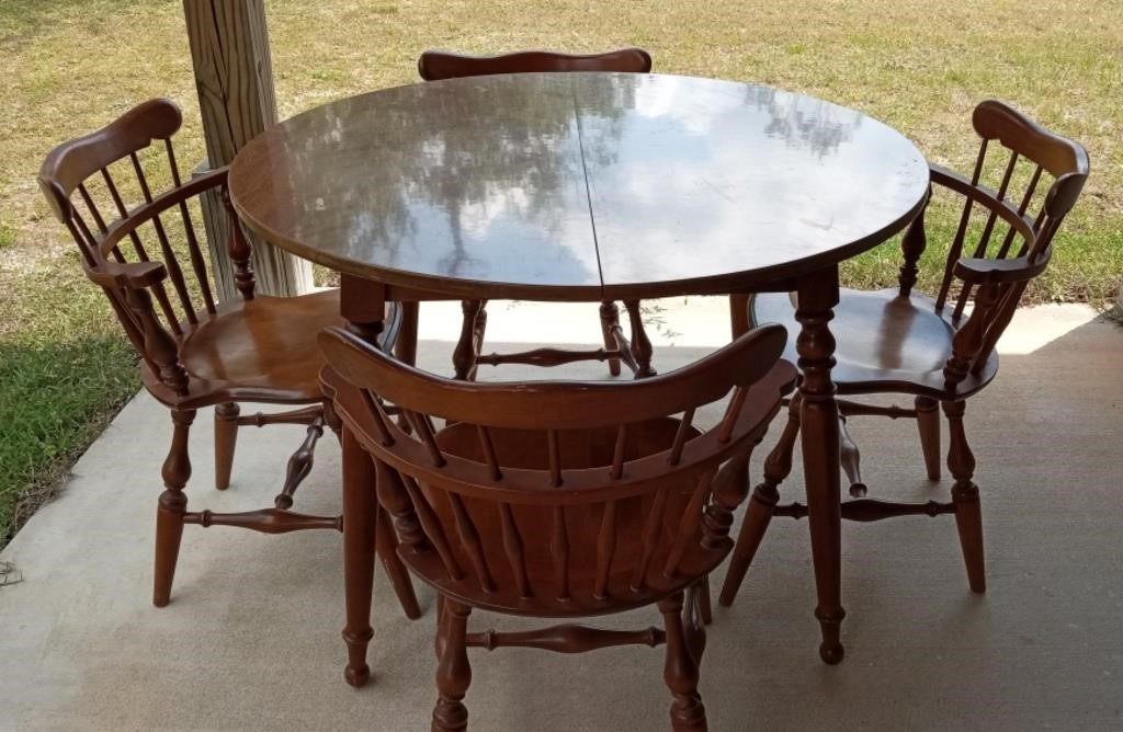 Ethan Allen Dining Table With 4 Chairs And 2