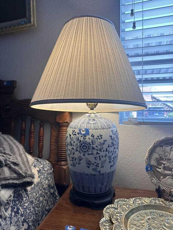 BLUE & WHITE FLORAL LAMP