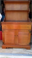Ethan Allen Sideboard with Hutch with Plate