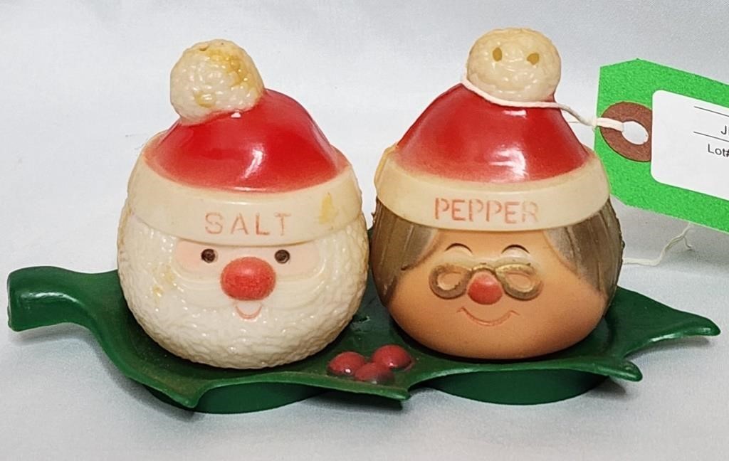 Vintage mr and mrs claus salt and pepper shakers