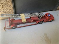 VTG 1940S RED FIRE DEPARTMENT TRUCK w/ LADDER