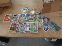 LOT OF SPORTS CARDS / RK