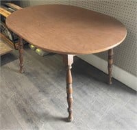 Oval kitchen table. No leaf. Wooden legs with