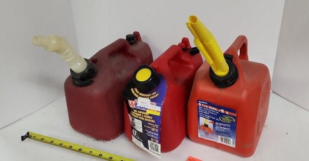 3 small fuel cans.