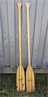 2 canoe paddles