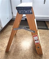 Werner 2' wooden step ladder like new