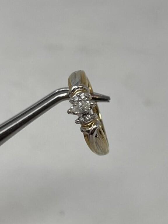 Ring Marked 14K with 4 Small Diamonds & 1 Larger