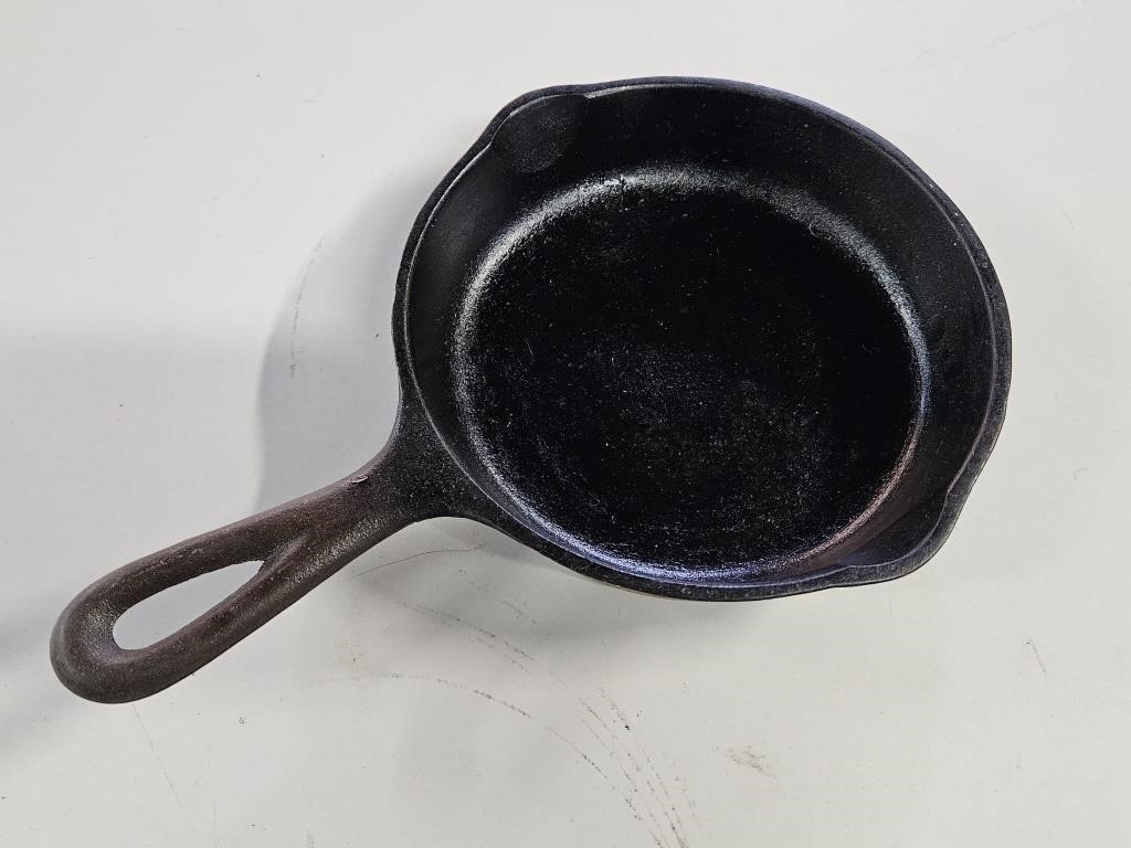 Cast Iron Marked 3 Wagner Ware Skillet