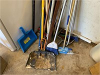 Brooms Dustpans & Wooden Handles Mops