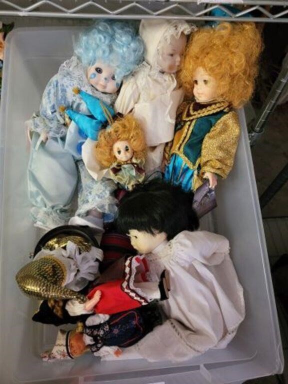 TRAY OF ASSORTED DOLLS, MISC