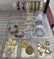 GROUP OF ASSORTED COSTUME JEWELRY