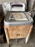 Antique washing machine with ringer