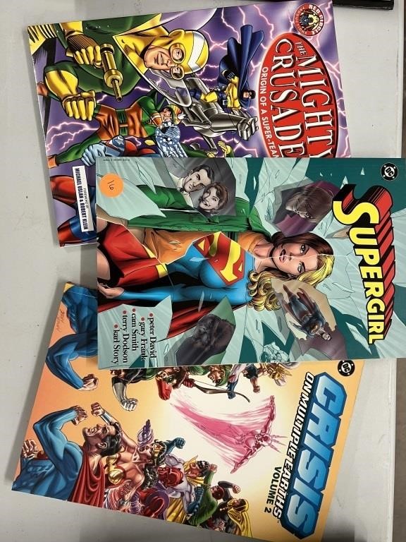 Books DC Catwoman, Supergirl, Batman