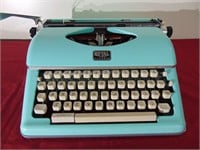 Cute Aqua Royal Classic Typewriter