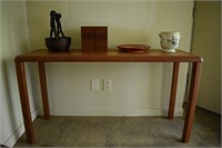 NARROW DISPLAY TABLE (ONE LEG NEEDS ATTENTION)