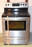 FRIGIDAIRE ELECTRIC STOVE - WORKS