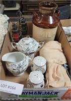 FLAT OF ASSORTED KITCHENWARE