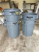 4 Rubbermaid Brute Trash Cans