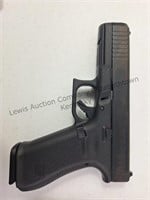 Glock 17 Gen 5, 9MM Pistol black
SN: