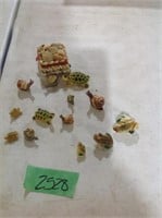Assorted shell snails, turtles and frogs