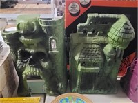 Two Piece Green Skull Castle Toy