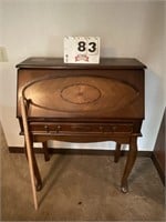 Drop front style wood desk w/ single drawer