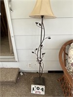 Metal floor lamp (5 foot)