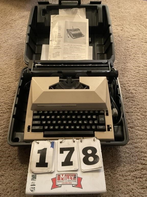 The Scholar typewriter (Sears)
