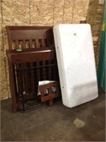 Baby/infant bed with mattress