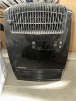 BLACK SMALL ELECTRIC HEATER